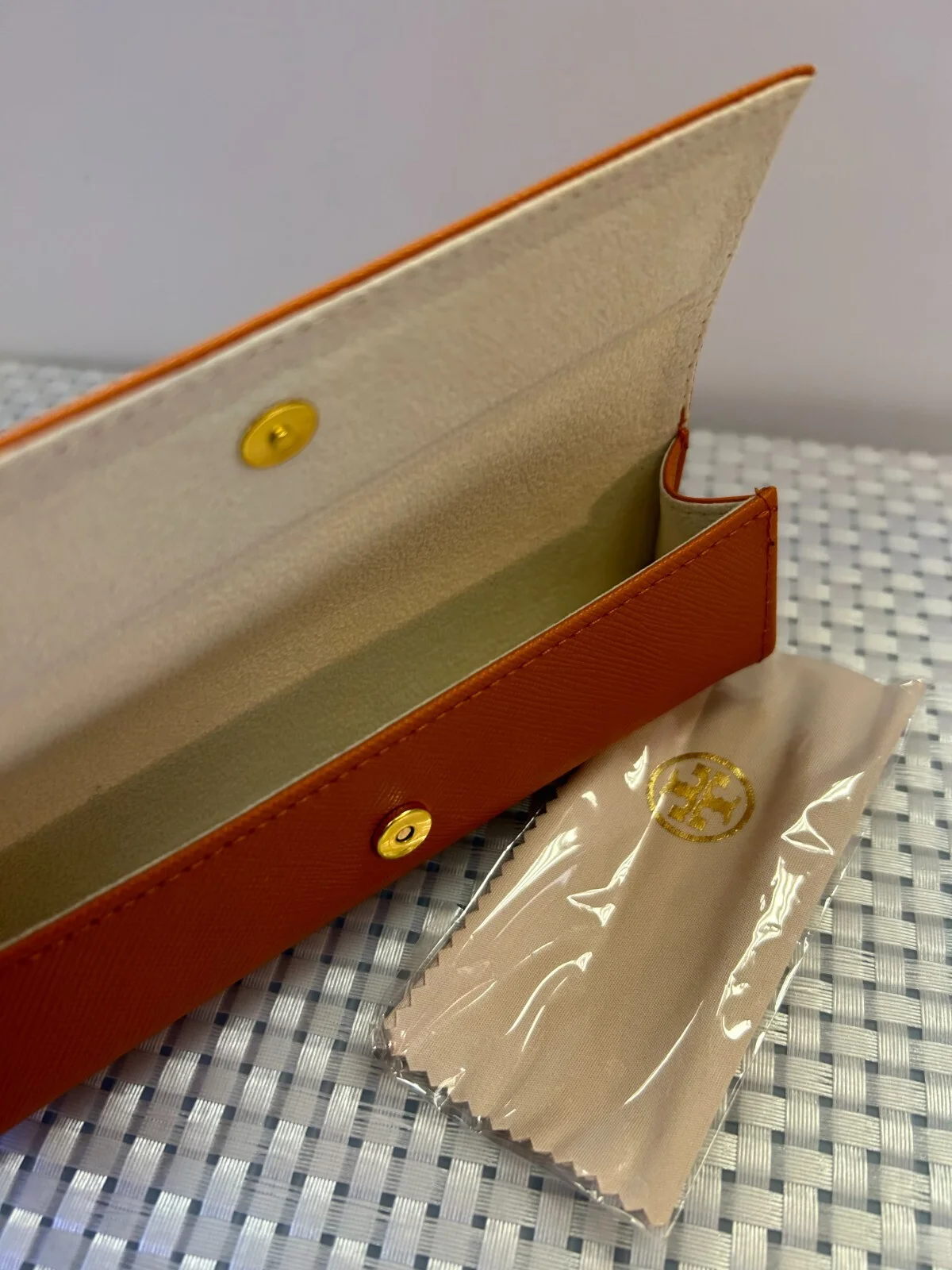 TORY BURCH ORANGE & GOLD EYEGLASSES MAGNETIC EYEWEAR CASE & CLEANING CLOTH New 4